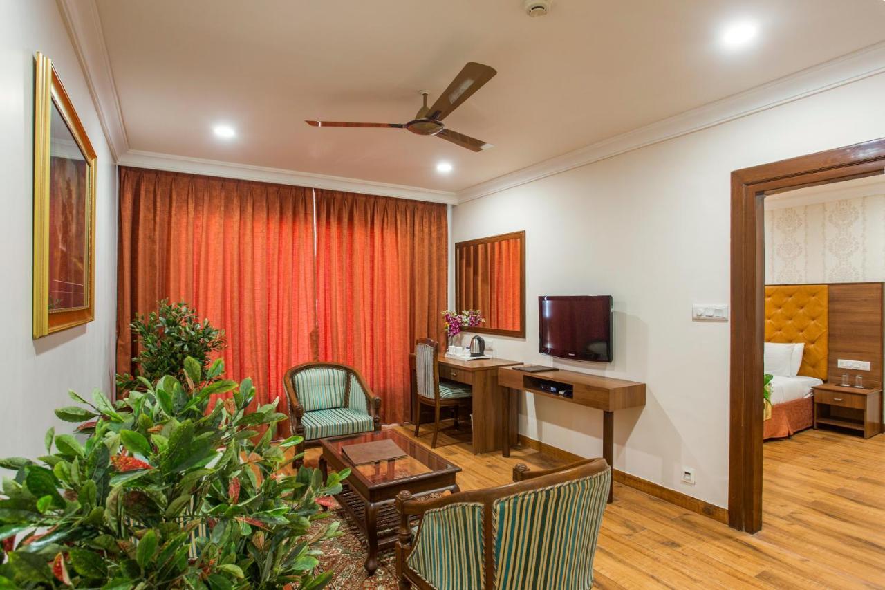 The Grand Regency Hotel Rajkot Buitenkant foto