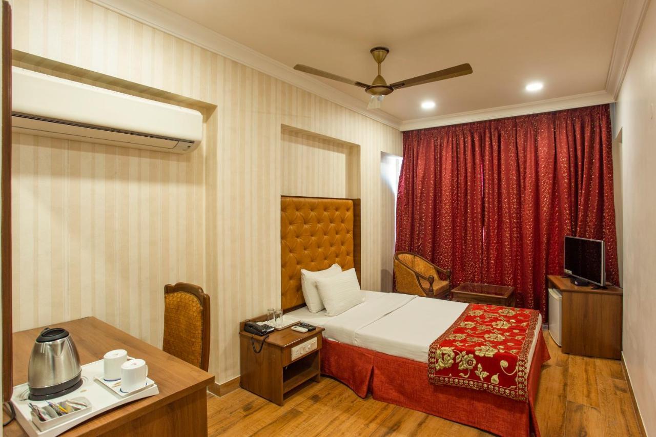 The Grand Regency Hotel Rajkot Buitenkant foto