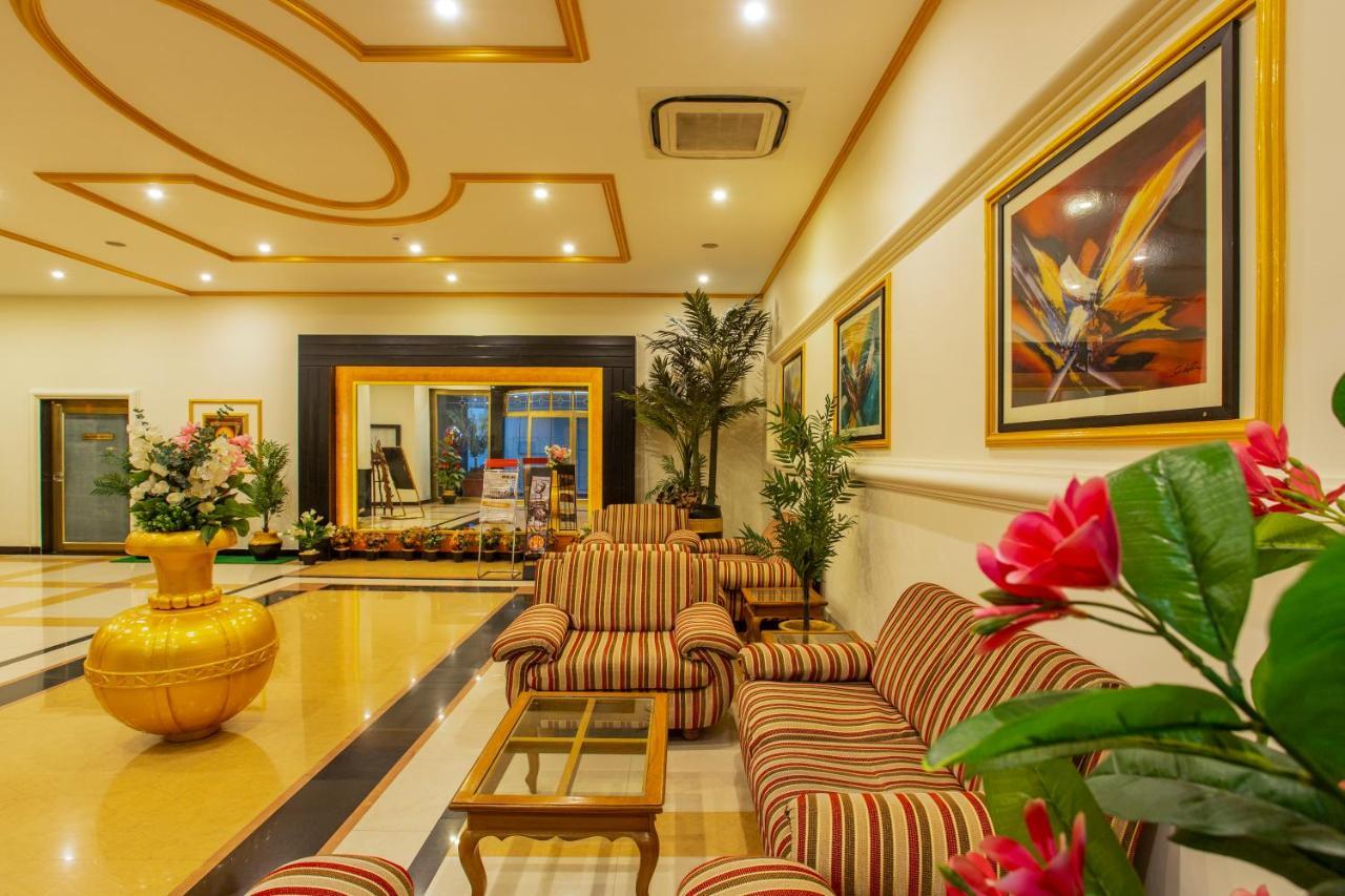 The Grand Regency Hotel Rajkot Buitenkant foto