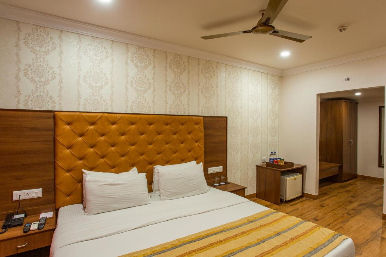 The Grand Regency Hotel Rajkot Buitenkant foto