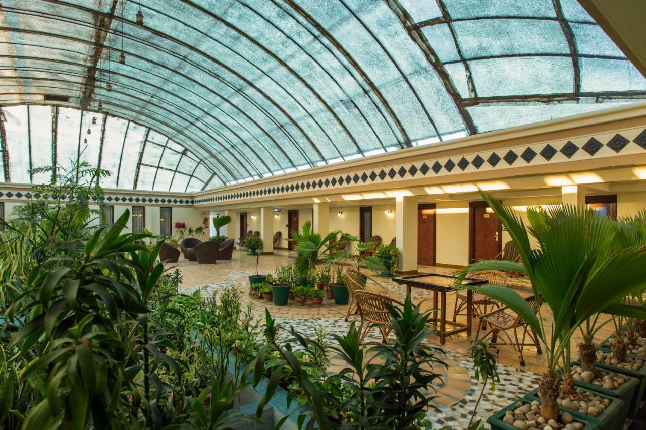 The Grand Regency Hotel Rajkot Buitenkant foto