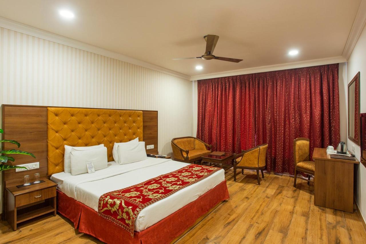 The Grand Regency Hotel Rajkot Buitenkant foto