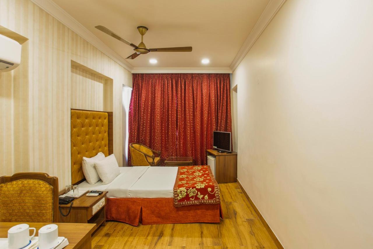 The Grand Regency Hotel Rajkot Buitenkant foto