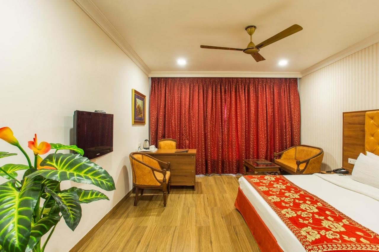 The Grand Regency Hotel Rajkot Buitenkant foto