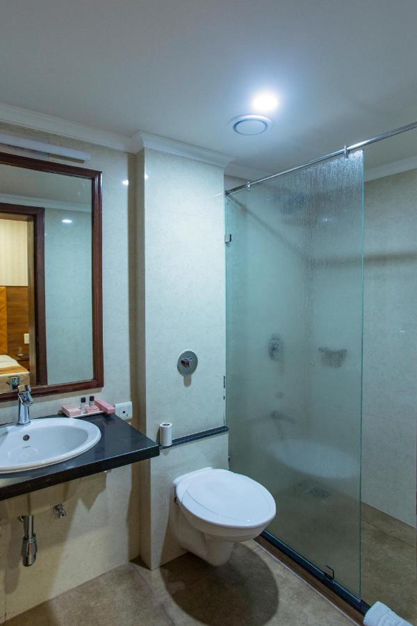 The Grand Regency Hotel Rajkot Buitenkant foto