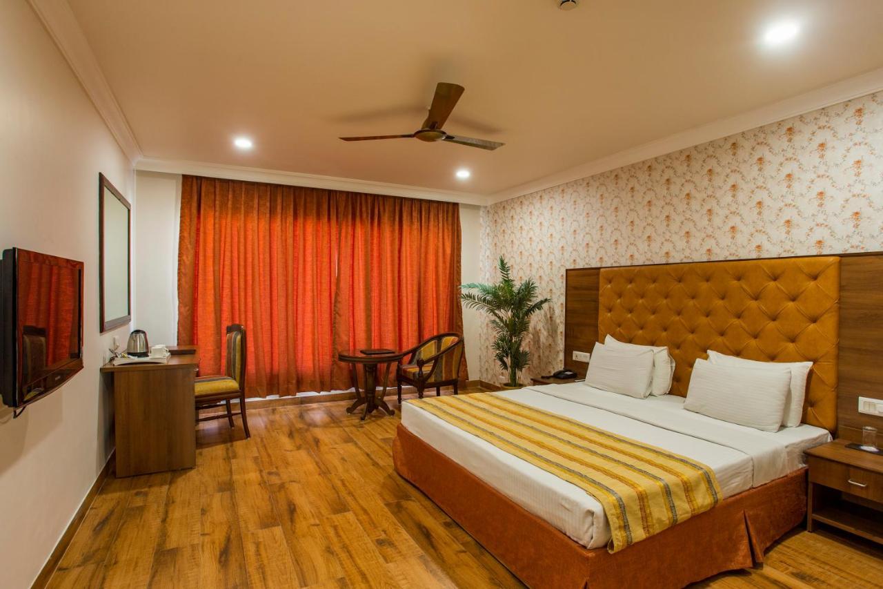 The Grand Regency Hotel Rajkot Buitenkant foto