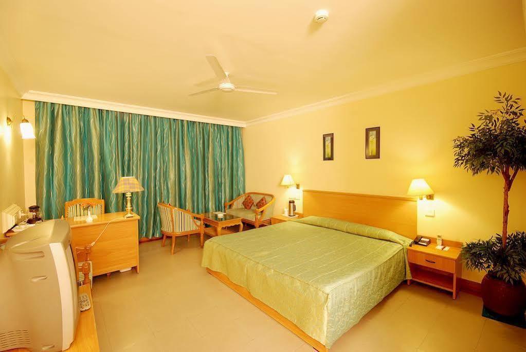 The Grand Regency Hotel Rajkot Buitenkant foto