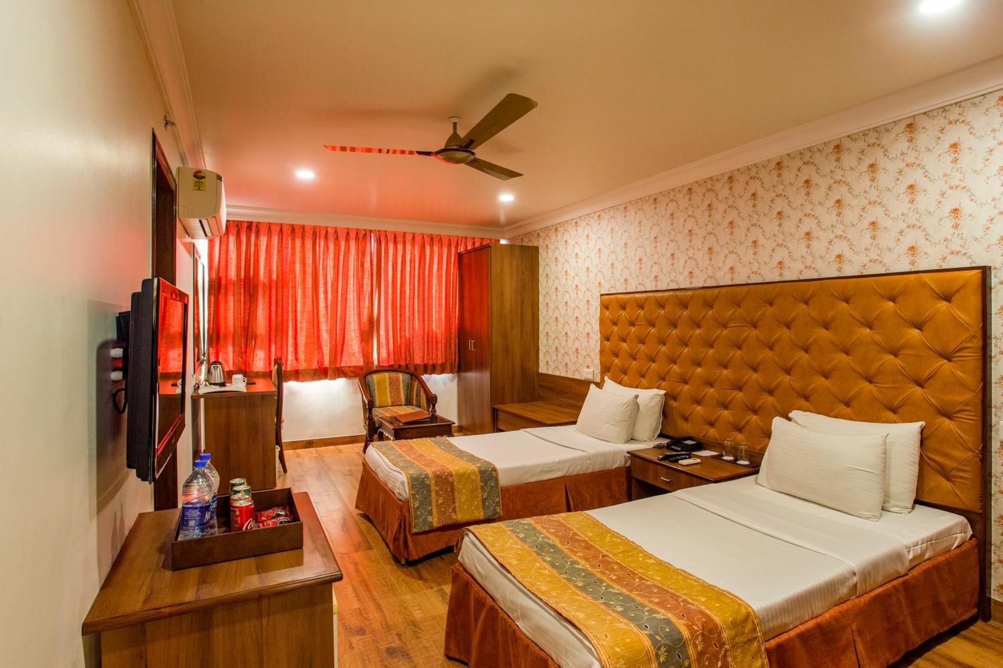 The Grand Regency Hotel Rajkot Buitenkant foto