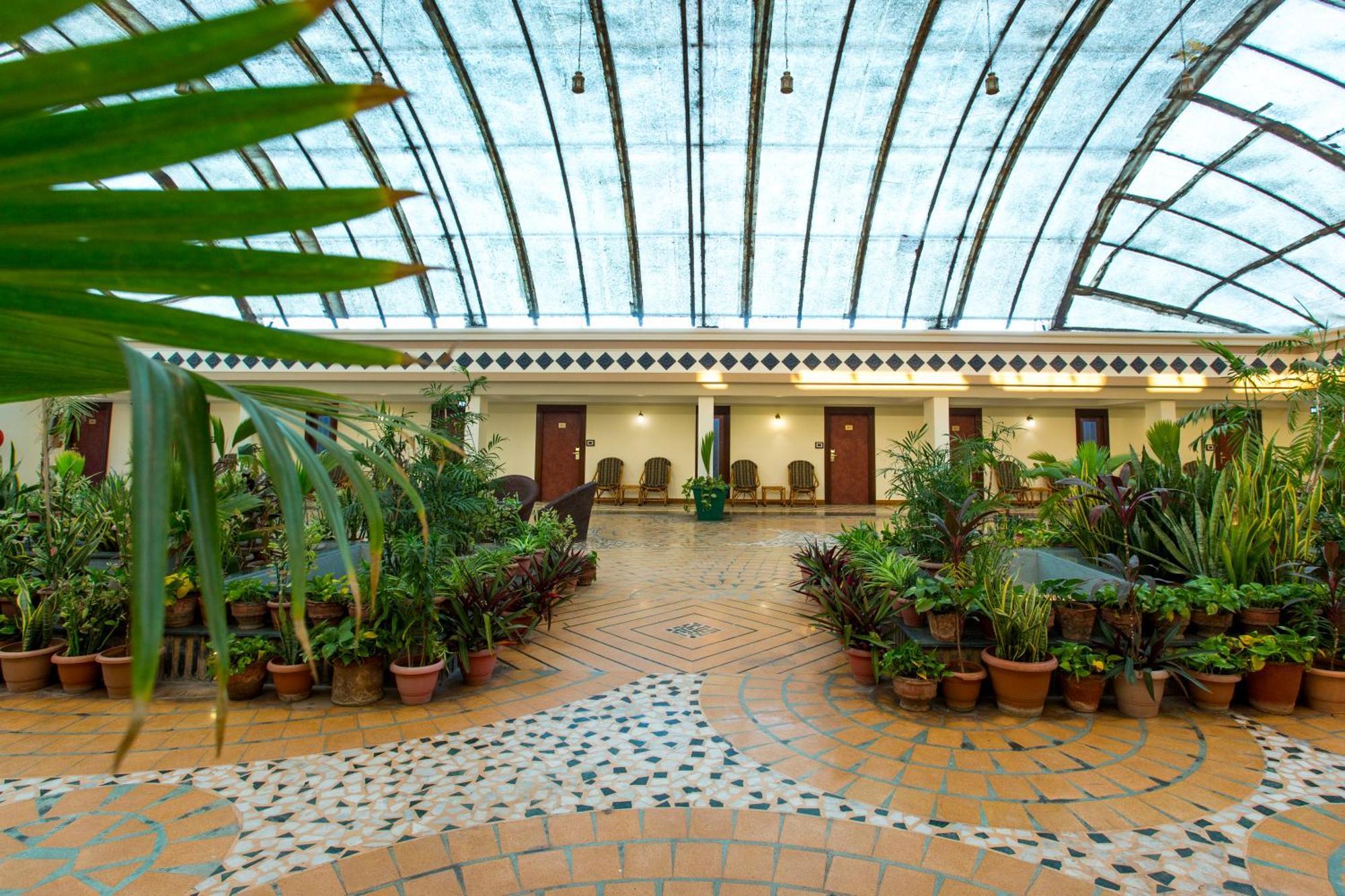 The Grand Regency Hotel Rajkot Buitenkant foto
