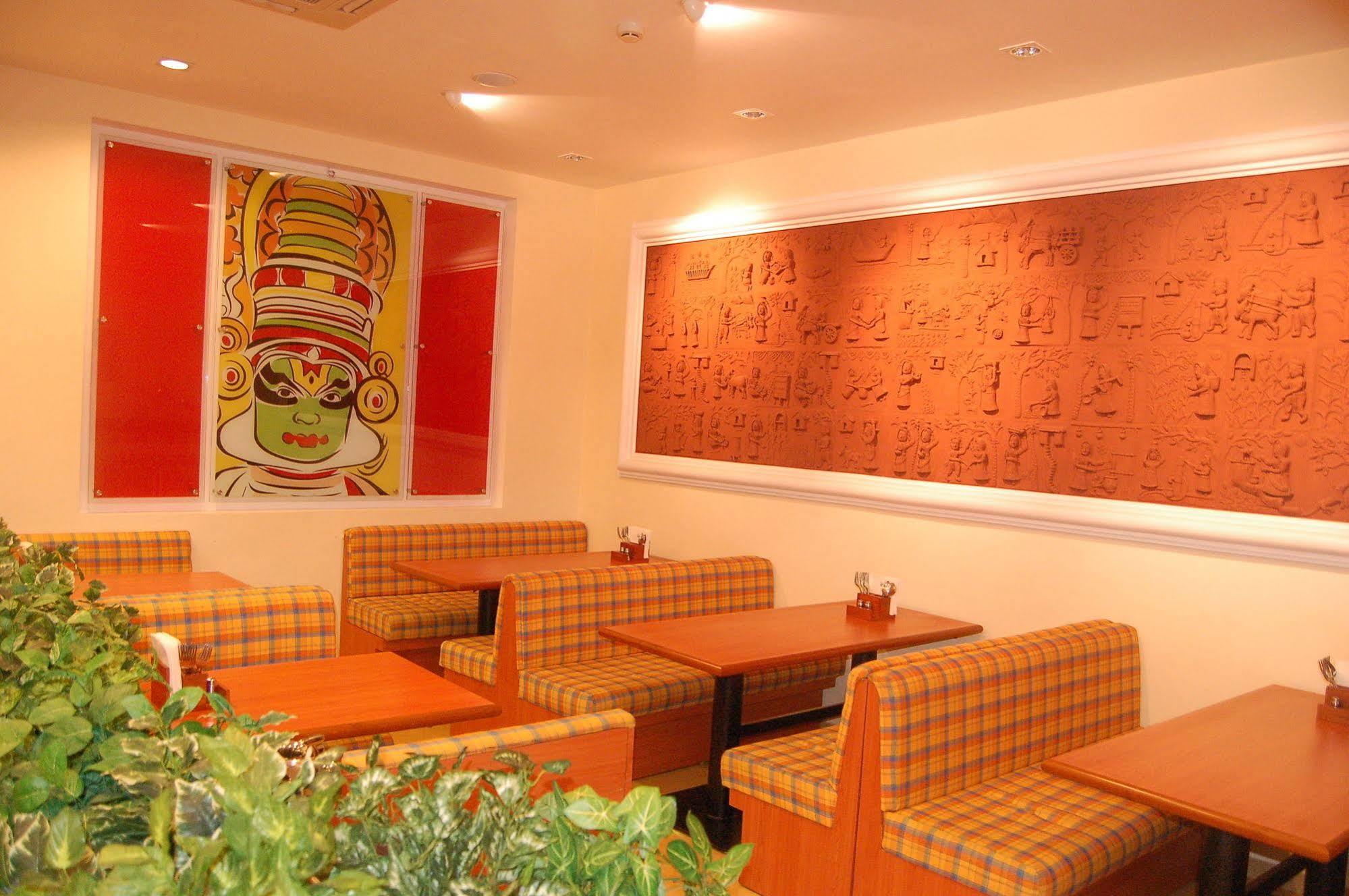The Grand Regency Hotel Rajkot Buitenkant foto