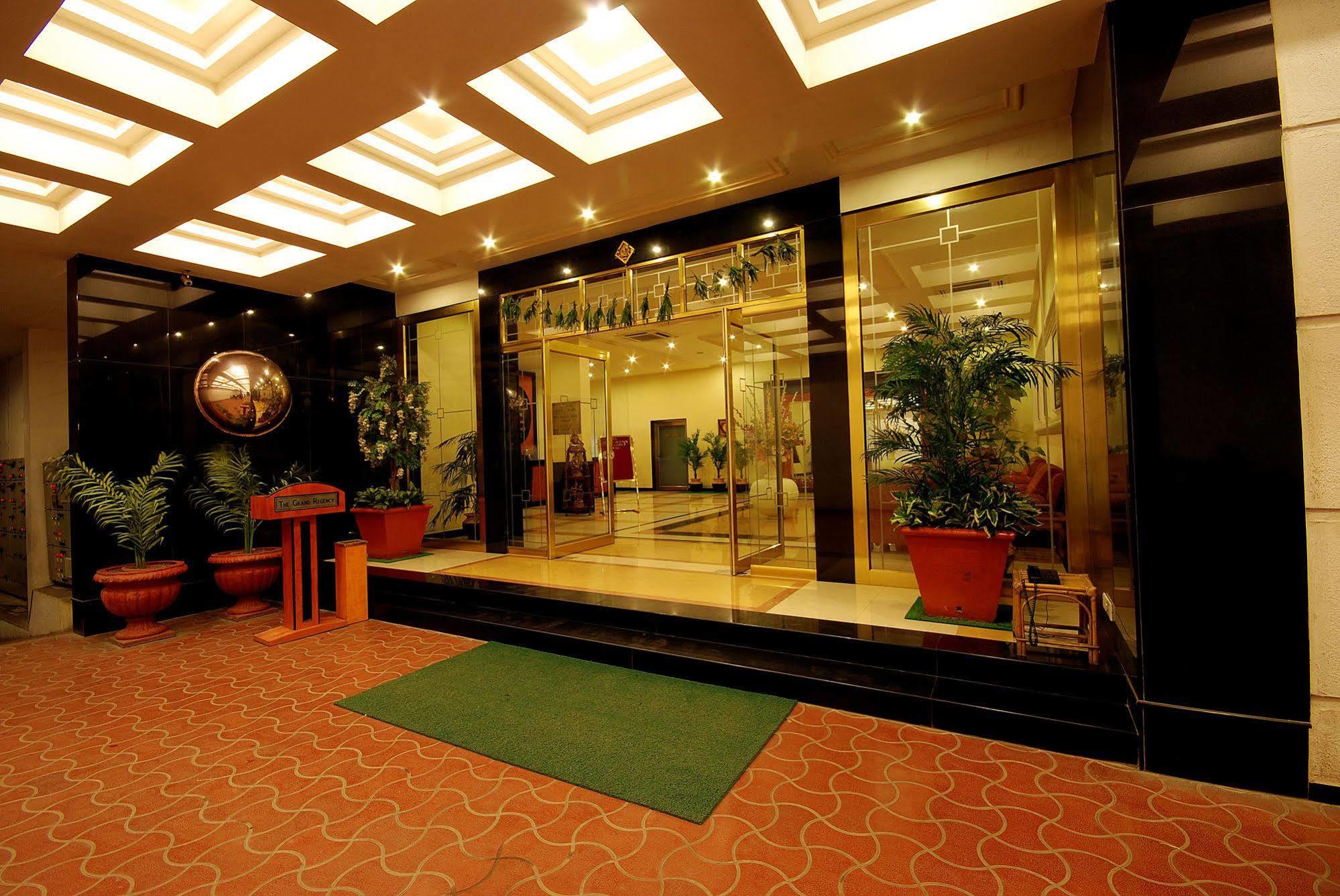 The Grand Regency Hotel Rajkot Buitenkant foto