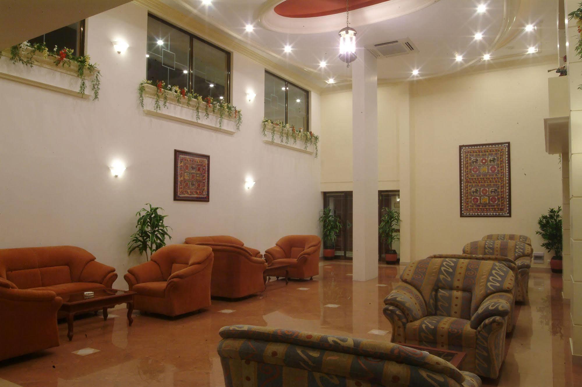 The Grand Regency Hotel Rajkot Buitenkant foto