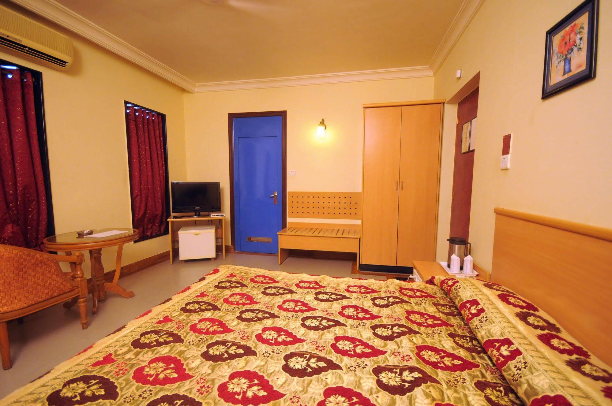 The Grand Regency Hotel Rajkot Buitenkant foto