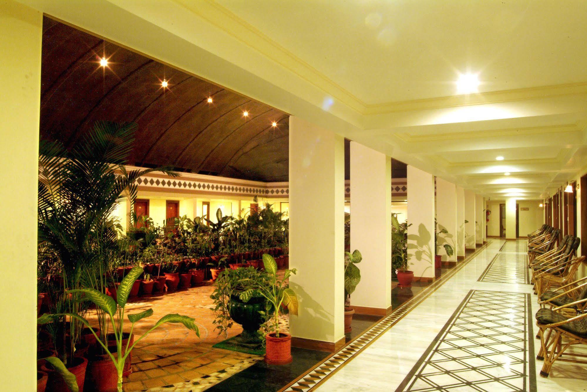 The Grand Regency Hotel Rajkot Buitenkant foto