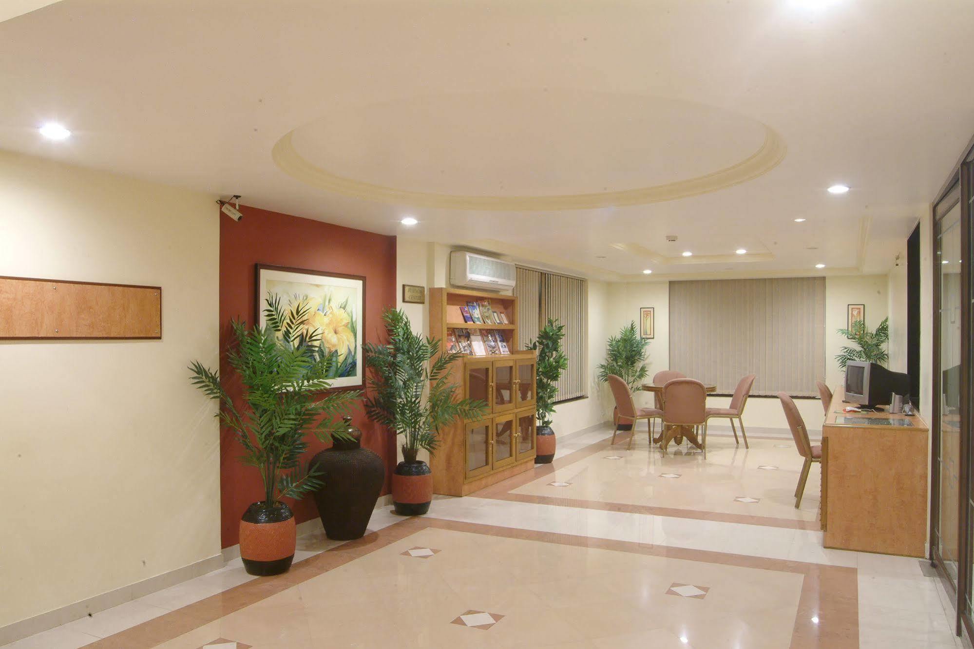 The Grand Regency Hotel Rajkot Buitenkant foto