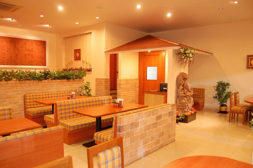 The Grand Regency Hotel Rajkot Buitenkant foto